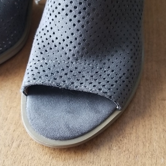 Gray Lizzy Universal thread bootie shoes - Picture 7 of 9